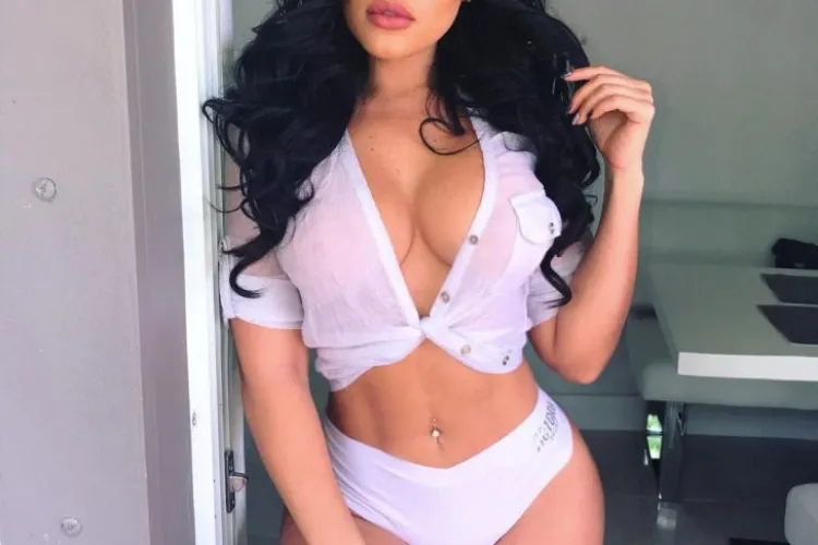 Cine este superba Stephanie Acevedo, care a încins mințile americanilor - FOTO