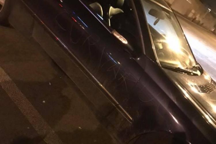 Răzbunare în Cluj-Napoca: I-a scris cu un cui pe mașină, după ce a înșelat-o - FOTO