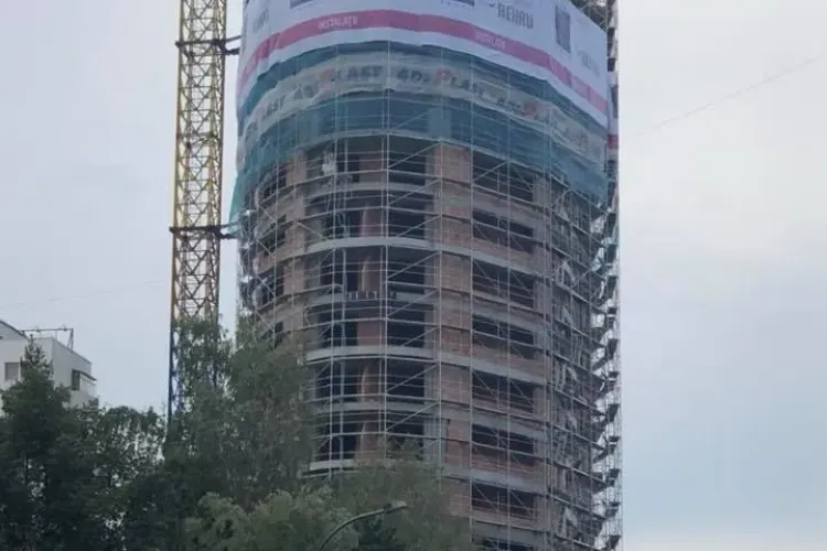 Prețuri halucinante în noul zgârie-nori al Clujului, din Mănăștur, ridicat cu semnătura lui Boc - FOTO