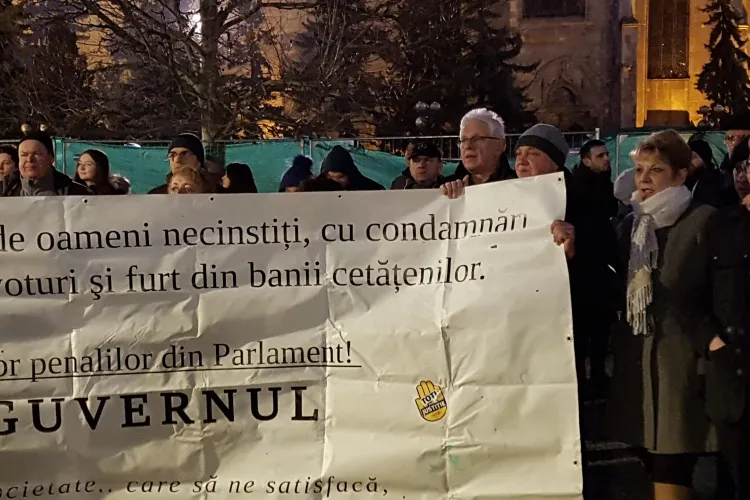 300 de clujeni au ieșit în stradă și o susțin pe Laura Codruța Kovesi