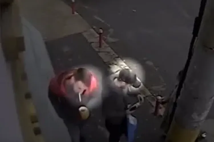 Doi tineri au luat un colet care nu le aparținea, din autogara Fany Cluj-Napoca - VIDEO