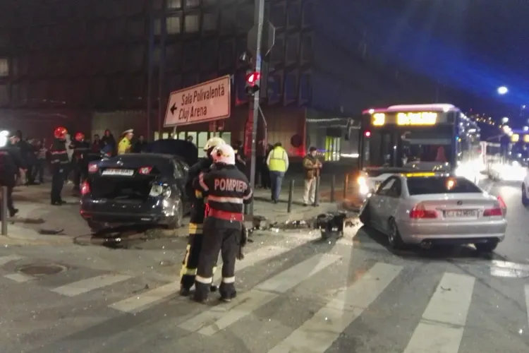 Accident lângă Sala Polivalentă. Pietoni loviți pe trecere de un vitezoman - VIDEO și FOTO