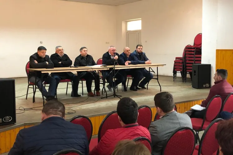 După zece ani, Tișe, în campanie, reia program de audiențe în teritoriu. Drumurile praf, principala problemă