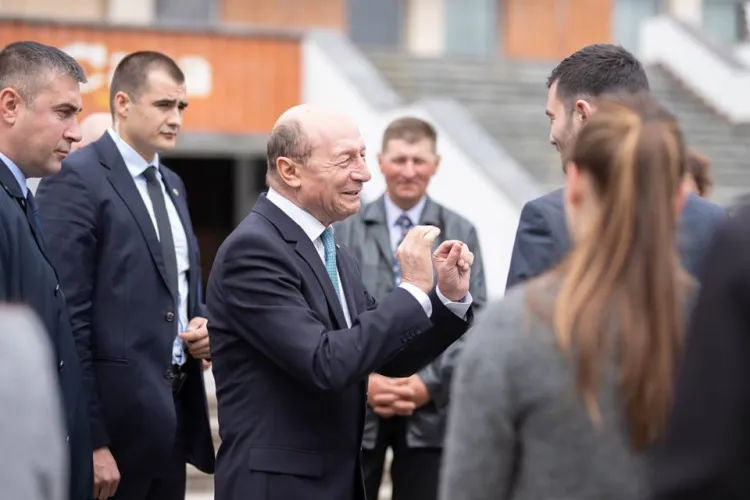 Băsescu a ironizat-o pe Theresa May: Au și ei Dăncila lor