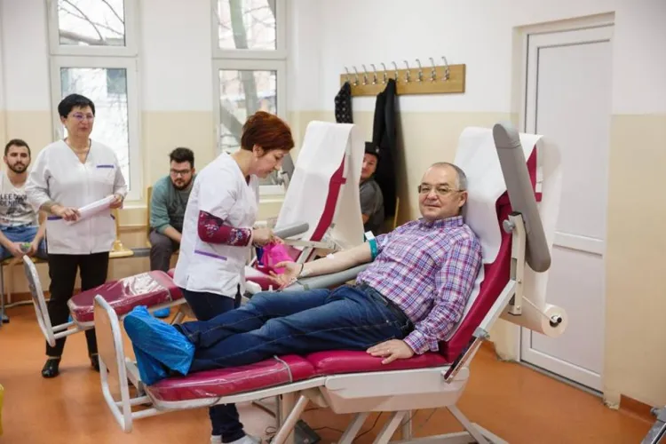 Campanie de donare de sânge la Primăria Cluj. Boc a donat și el FOTO