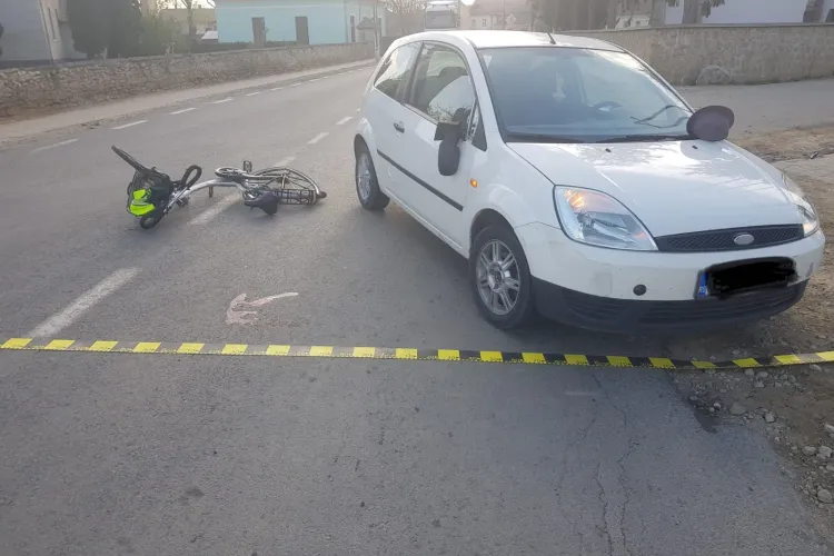 CLUJ: Biciclist de 76 de ani, lovit de mașină din neatenție FOTO