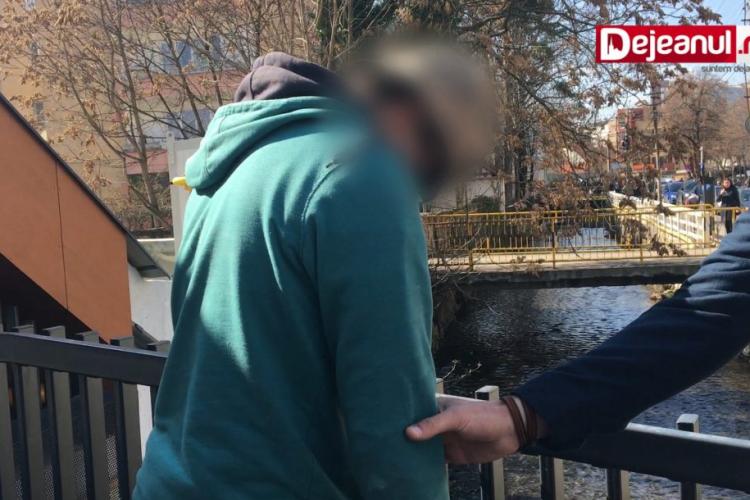 Tânăr afectat de drogul ”Zombie” la Cluj. Era peste stradă de o școală VIDEO