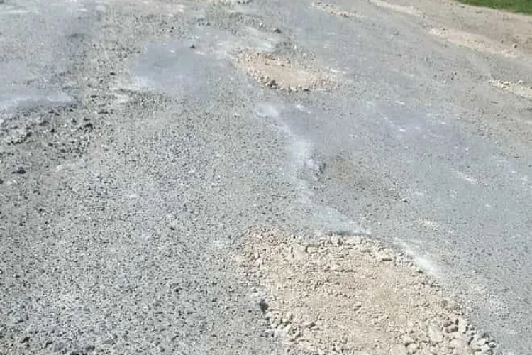 Cum lucrează DOREL pe drumuri la Cluj: ”Pun pietre în gropi și le udă să se lipească!”