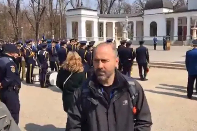 Protest la Cluj, de Ziua Jandarmeriei Române. Le-au confiscat bannerul ce aduce aminte de 10 august - VIDEO LIVE