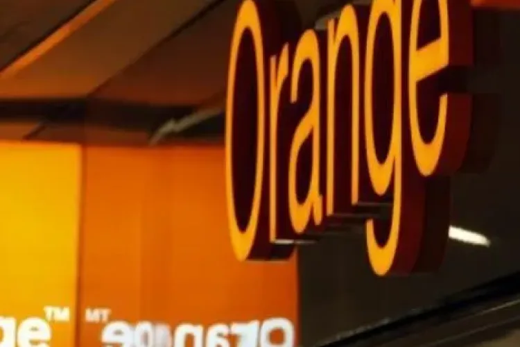 Dorel a tăiat fibra optică Orange. Rețeaua portocalie e căzută