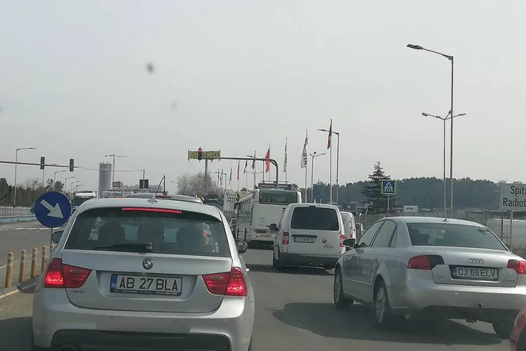S-a pornit semaforul de la METRO! Traficul Mănăștur - Florești e paralizat - FOTO