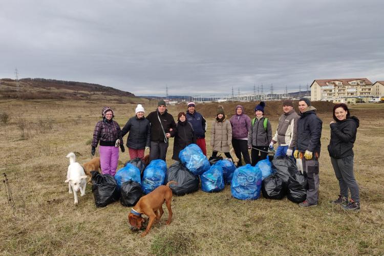 Florești: Au adunat saci cu deșeuri de pe un câmp într-o acțiune de ”muncă patriotică” - FOTO