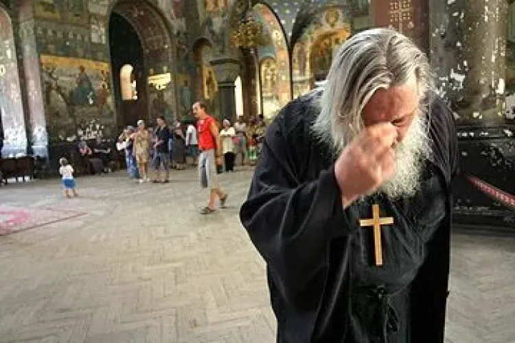 De ce trebuie să faci cruce când treci pe lângă o biserică