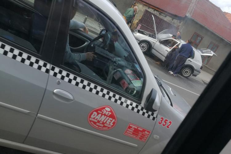 Mașină în flăcări pe strada Moților FOTO