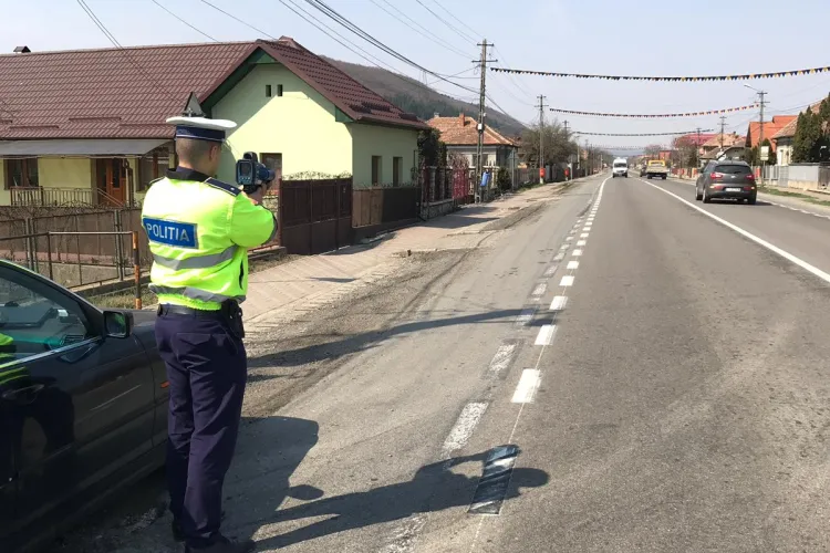 Peste 300 de vitezomani amendați într-o singură zi de polițiștii clujeni. Un șofer gonea cu peste 100 km/h prin Zorilor