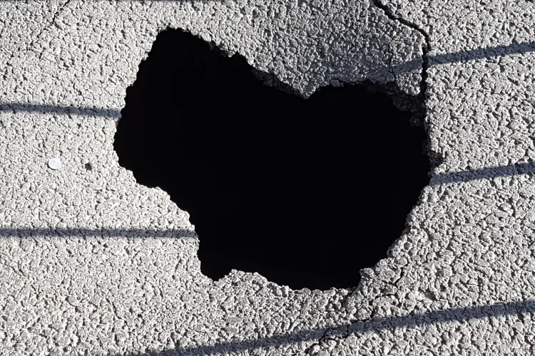 Se surpă strada rezidențială Andrei Mureșanu - FOTO