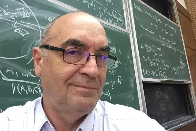 ”Antrenorul” olimpicilor de la matematică: De ce iau elevii note mici la matematică?