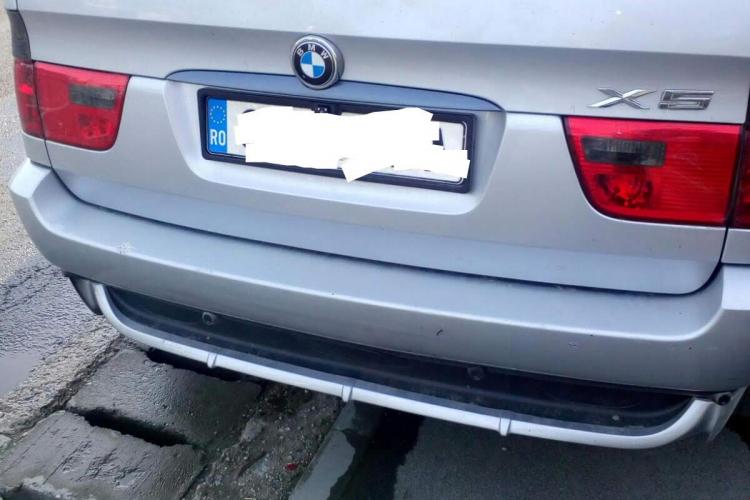 Un BMW s-a aprins în Florești, lângă Primărie - VIDEO