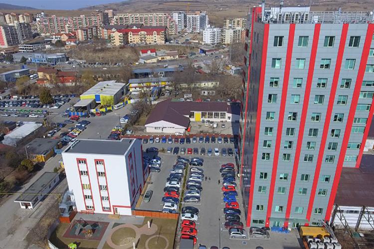 E.ON a evacuat Amera Tower Baciu, după ce s-a găsit azbest cancerigen în acoperișul unui ”șopron”