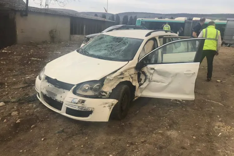 Minor lovit de mașină chiar pe trotuar, în Florești. Șoferul nu a putut evita impactul FOTO