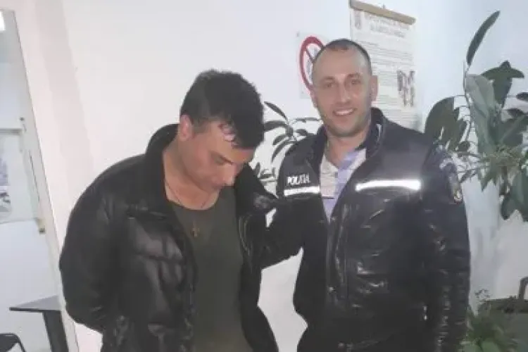 Un polițist din România trebuie să plătească daune morale unui hoţ pentru că l-a UMILIT, arestându-l