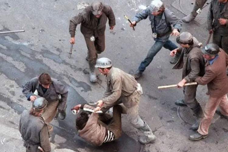 Dosarul Mineriadei desființat de ÎCCJ. Rechizitoriul este nul. Iliescu, Roman și Măgureanu scapă