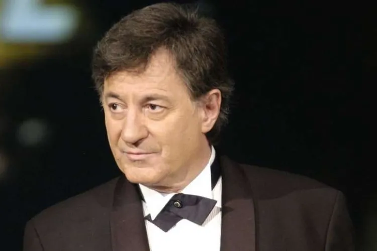 Caramitru lansează de la CLUJ săgeți spre politicienii incompetenți și hoți 