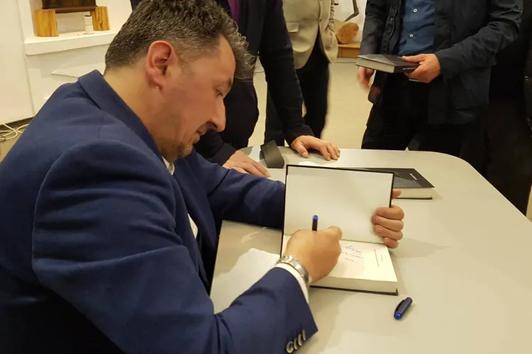 Florin Otrocol și-a lansat volumul ”Sunt un animal înzestrat cu rațiune”