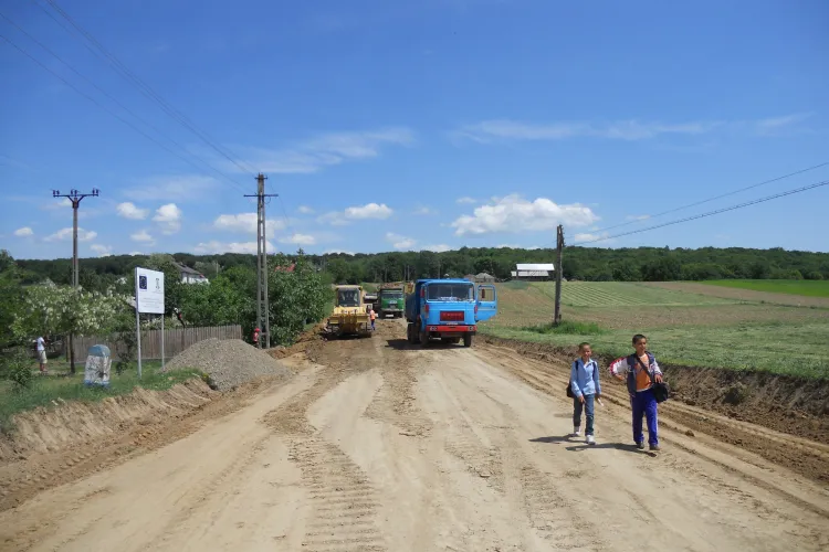 OFICIAL: Aproape o treime din drumurile României sunt pietruite şi de pământ