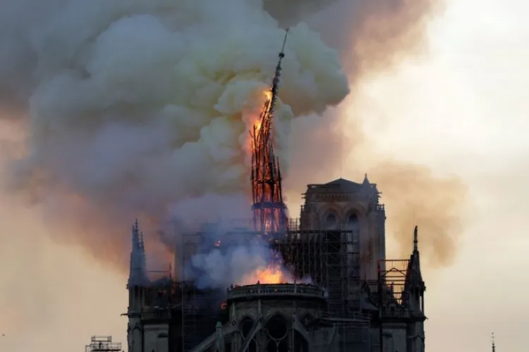 Puteau elicopterele de stins incendiile să salveze Notre Dame? - VIDEO