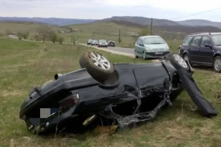 Accident cu două victime pe un drum din Cluj. Șoferul era beat la volan FOTO