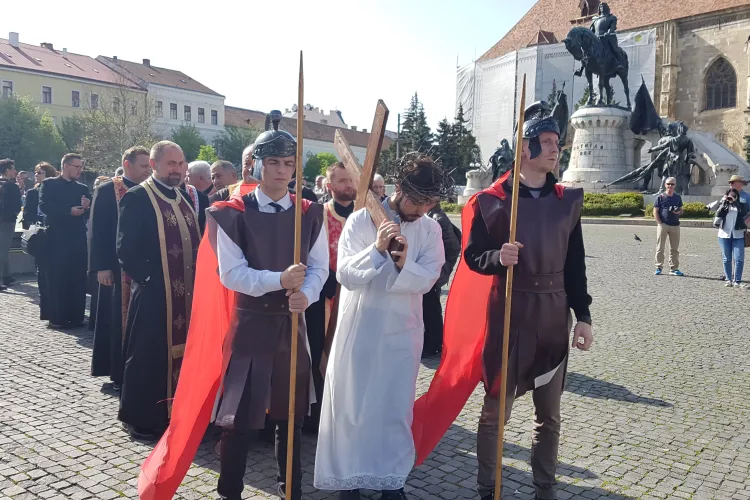 Calea Crucii, refăcută la Cluj-Napoca de greco-catolici - VIDEO