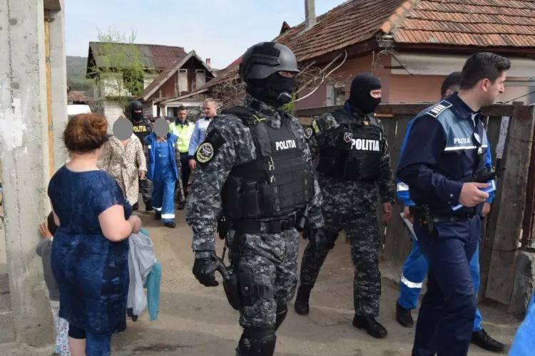 Razie cu mascați la Florești! Mai multe persoane au ajuns la secție FOTO