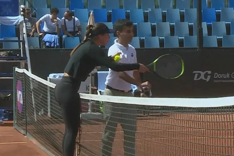 Sorana Cîrstea, criză de nervi la Istanbul. Către arbitru: ”Ești nebun? Ești orb?”