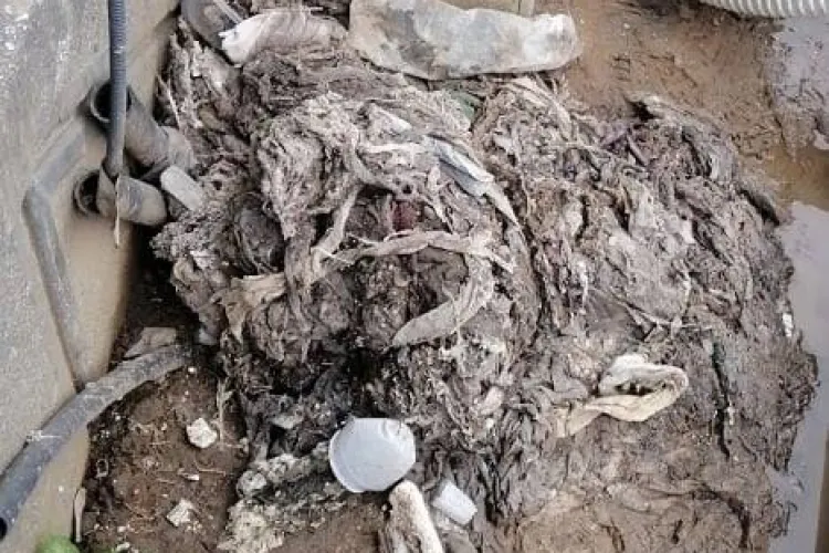 Ce s-a găsit în canalizarea din Florești - FOTO