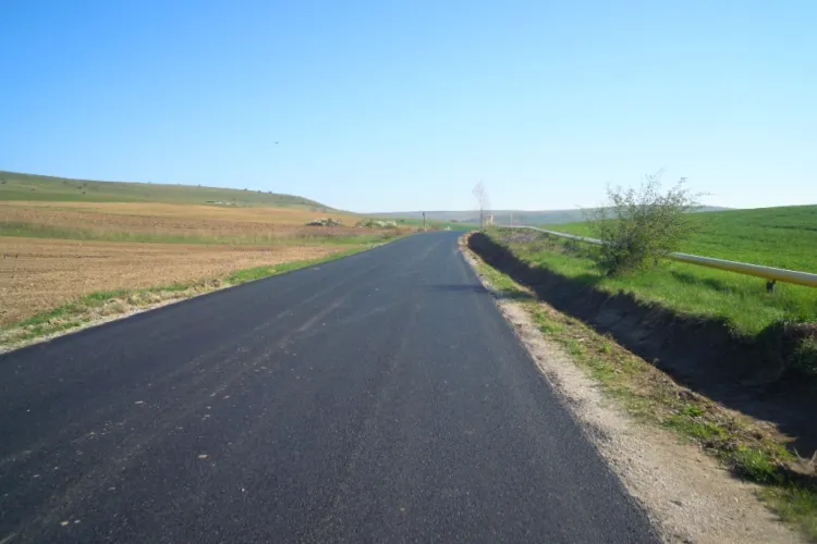 Drumul Vâlcele – Rediu – Aiton a fost asfaltat, după 11 ani de ”plecăciuni” - FOTO