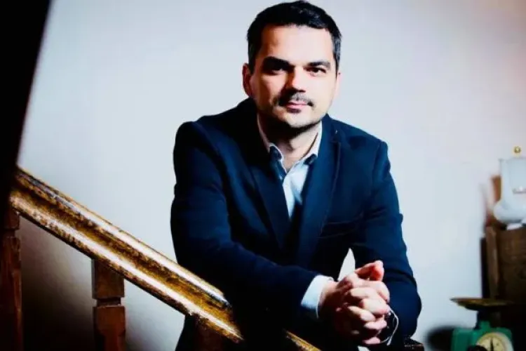 Medicii fac mișto de sârma găsită în colonul Gabrielei Firea