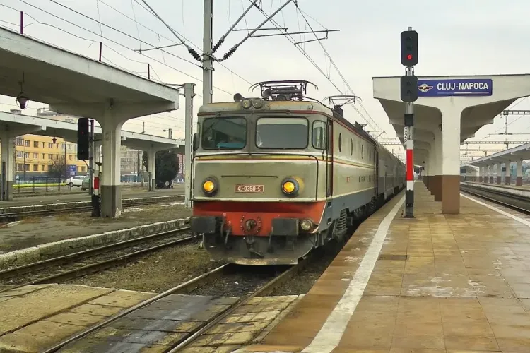 Tânără de 17 ani lovită de tren în Gara Mare. Care este starea ei