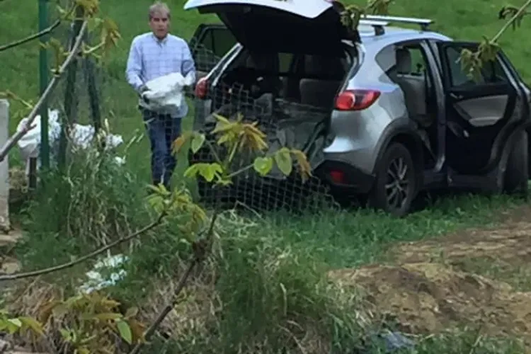 Nesimțit filmat în Bună Ziua cum aruncă deșeuri din construcții. Să-l facem vedetă - FOTO