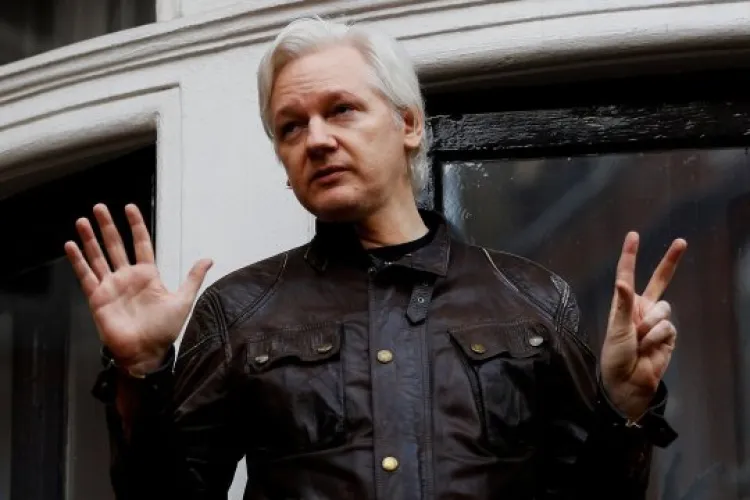 Julian Assange a fost arestat la Londra - VIDEO