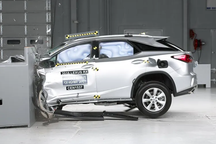 9 modele de mașini în care nu a murit nimeni