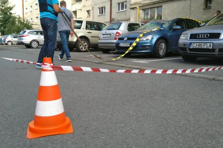 Persoană căzută de pe un bloc din Mănăștur, strada Parâng - FOTO