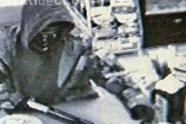 Jaf la o benzinarie din Turda! Angajatul a fost imobilizat, iar hotii au furat banii din casa de marcat