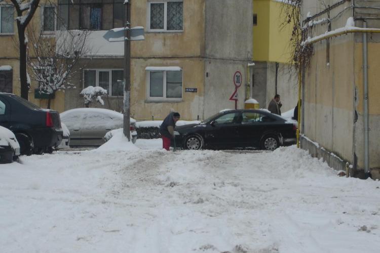Cluj: Amenzi de 1.000 de lei, daca nu curatati trotuarul din fata casei sau a blocului!