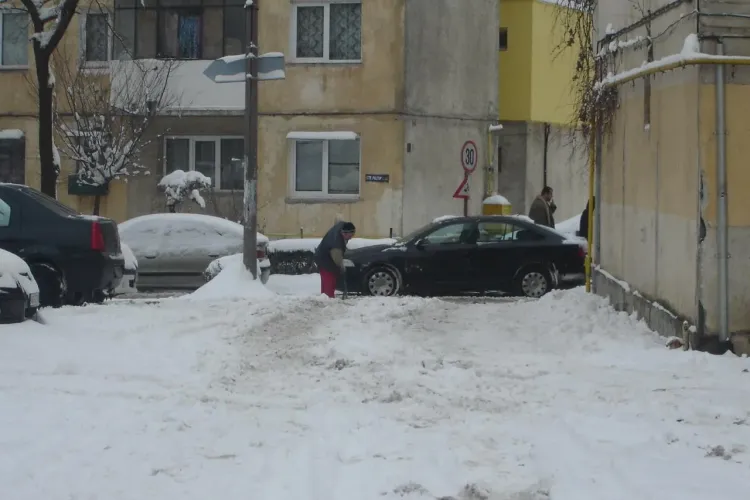 Cluj: Amenzi de 1.000 de lei, daca nu curatati trotuarul din fata casei sau a blocului!