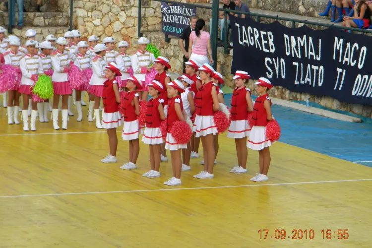 Exemplu de perseverenta: Dupa 8 ani de incercari, majoretele din Cluj au castigat trei medalii de aur la Campionatul European!