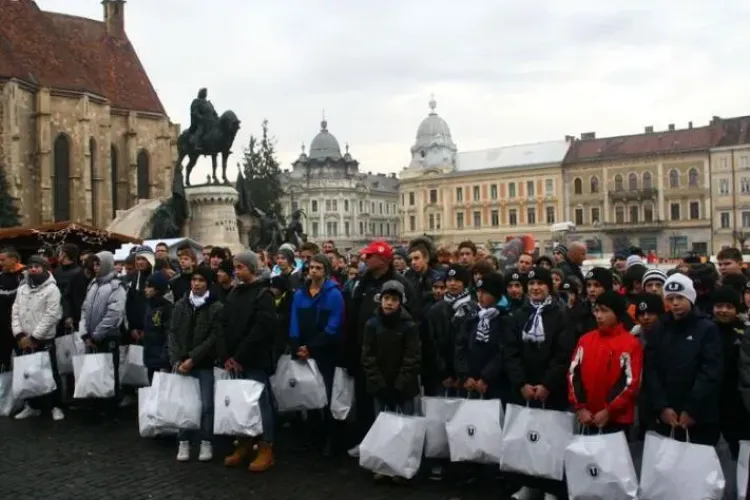 Claudiu Niculescu si Bostina le-au facut cadouri juniorilor de la U Cluj