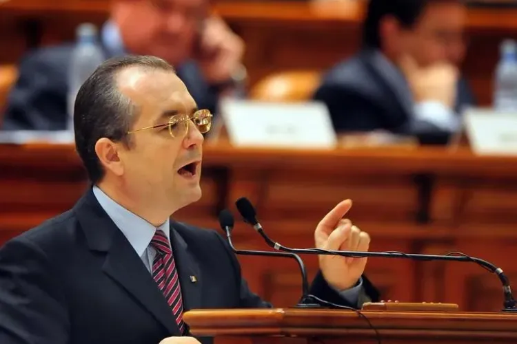 Emil Boc explica de ce si-a luat iPad: E mai mic decat un laptop!