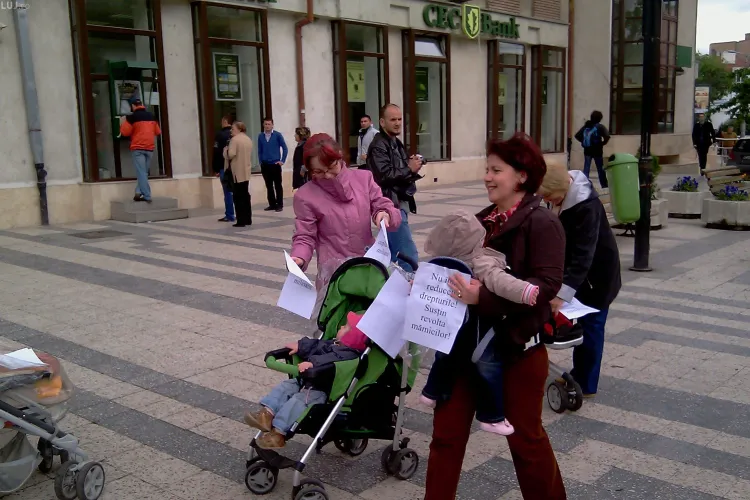 Mamele au protestat la Cluj Napoca fata de injumatatirea concediului de maternitate