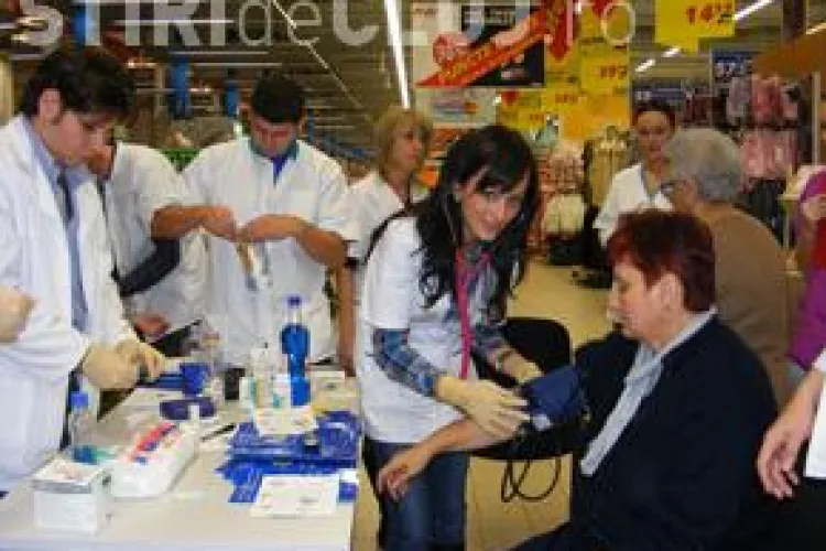  Studentii medicinisti din Cluj Napoca au oferit consultatii gratuite in Apahida